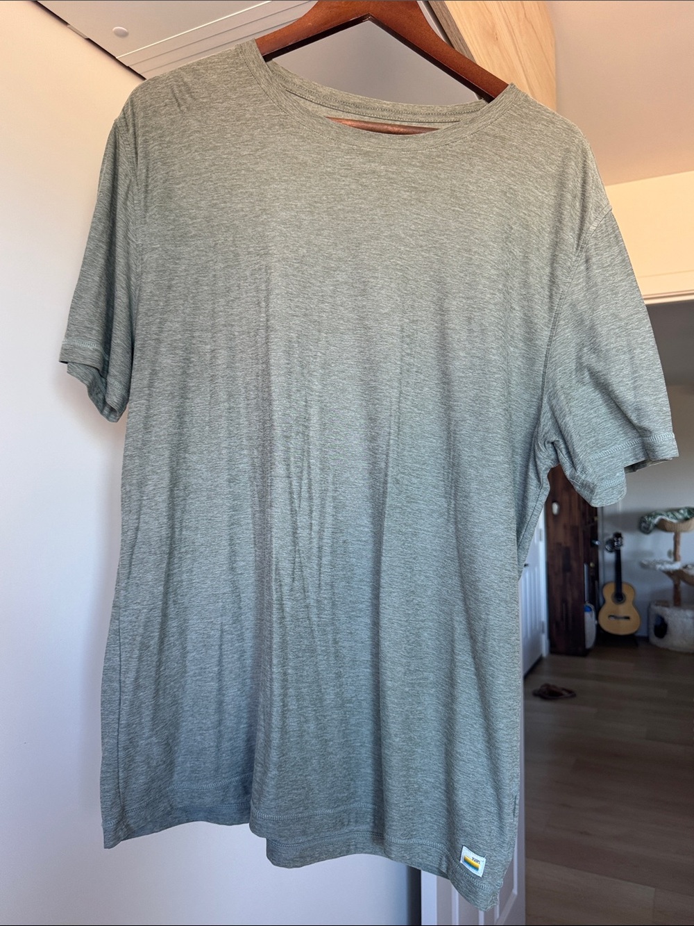 Vuori Men's Crew Neck T‑Shirt in Sage Green L